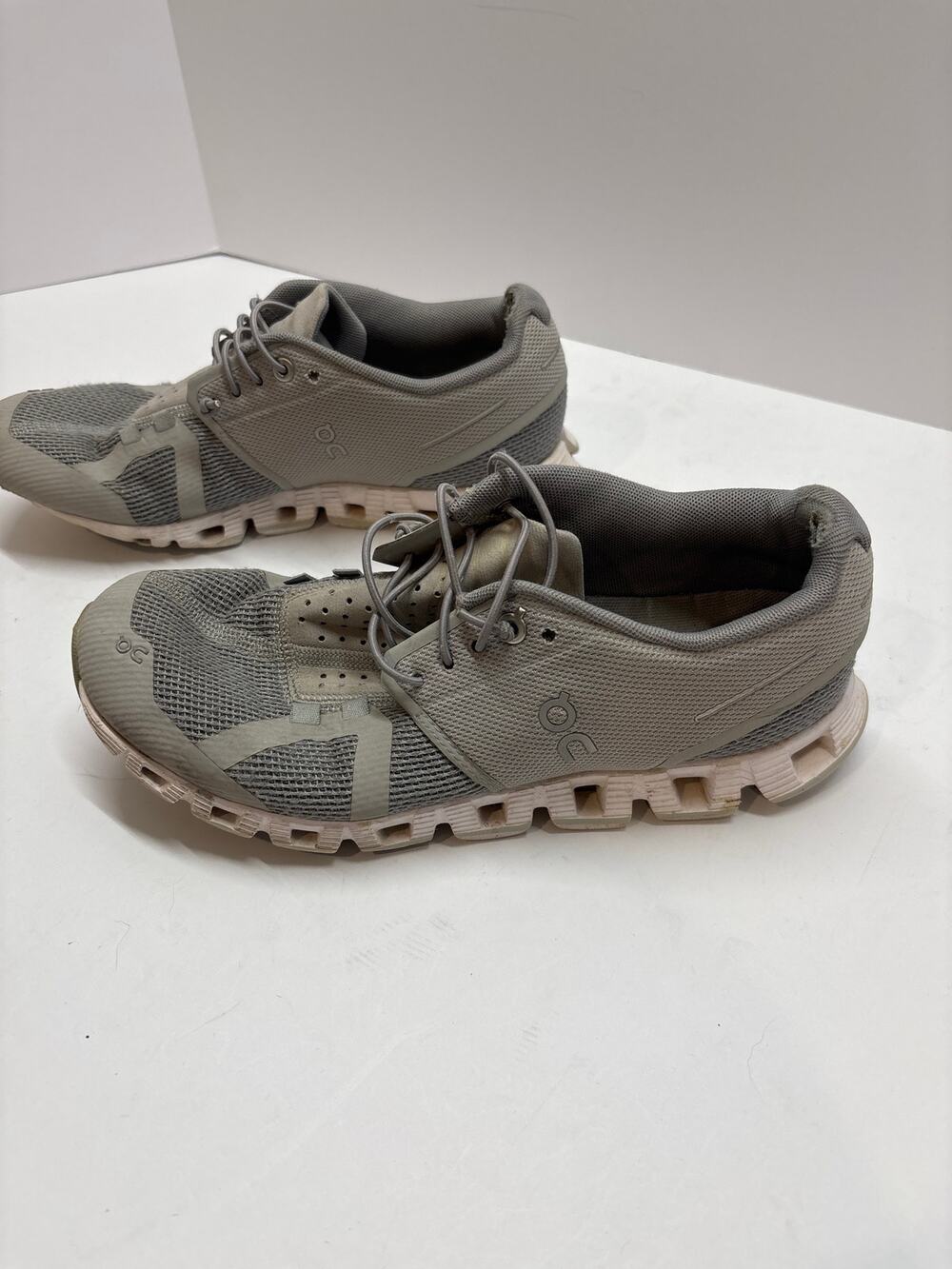 On Running Women’s Shoes Size 7 Gray Athletic Running Sneakers Heavily Worn